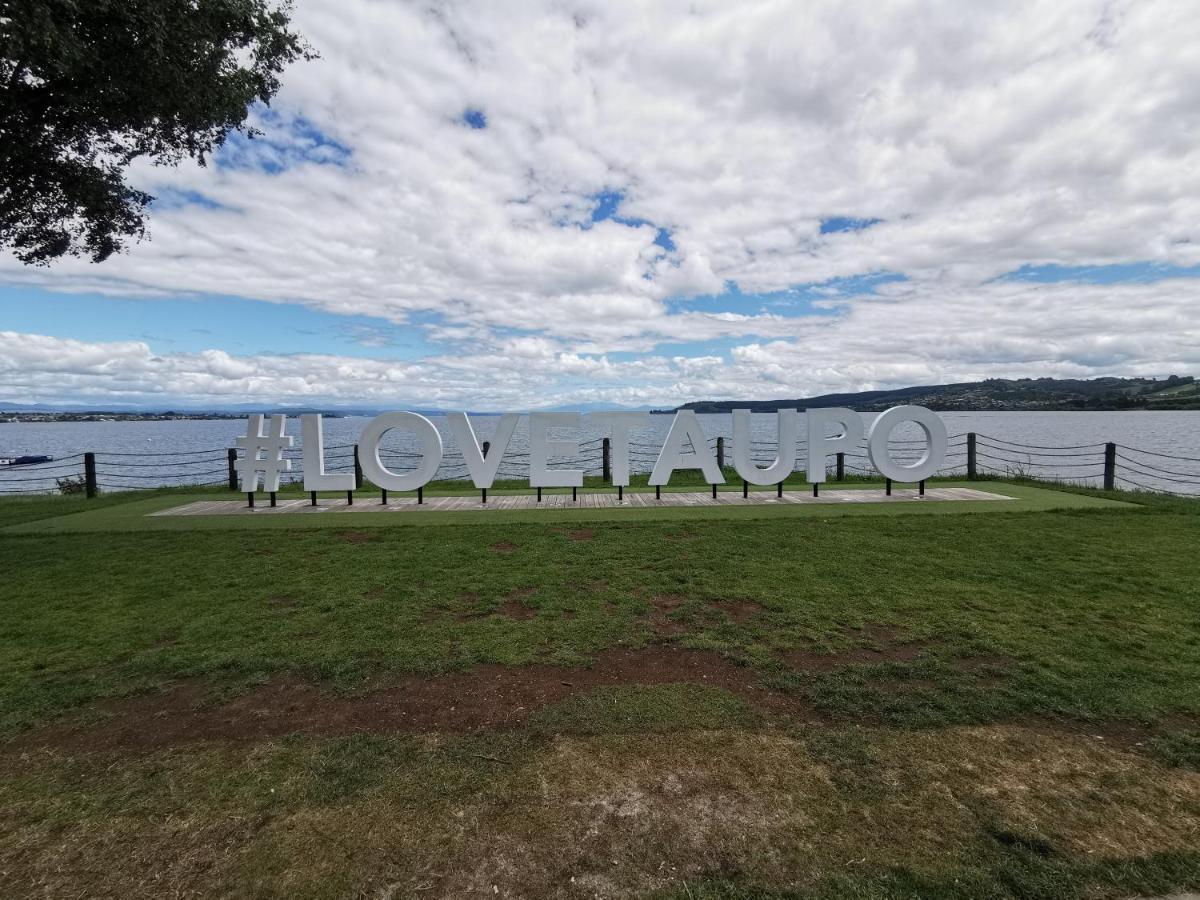 Lake Taupo Holiday Home Extérieur photo